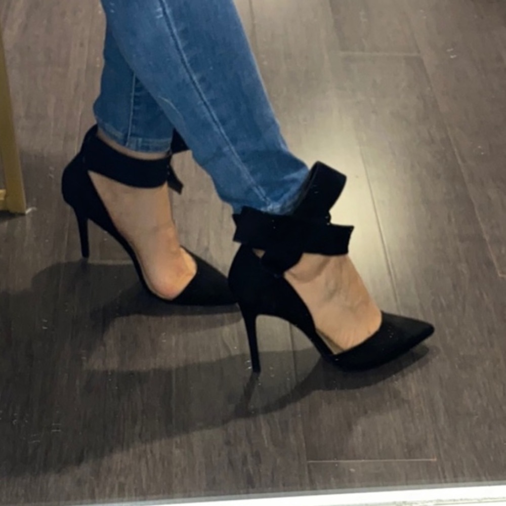 Black Bow Pumps